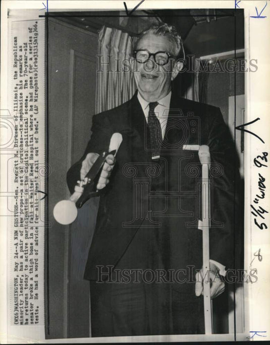 1966 Press Photo Senator Everett Dirksen with crutches arrives at Senate in DC- Historic Images