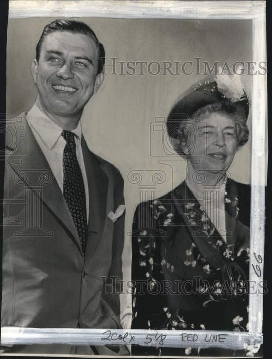 1949 Press Photo Franklin D. Roosevelt Jr. & mother Mrs. Eleanor Roosevelt- Historic Images