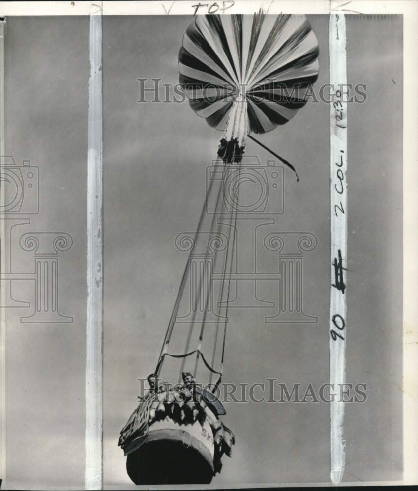 1958 Press Photo Otto Winzen & Captain Grover Shock ride balloon over MN