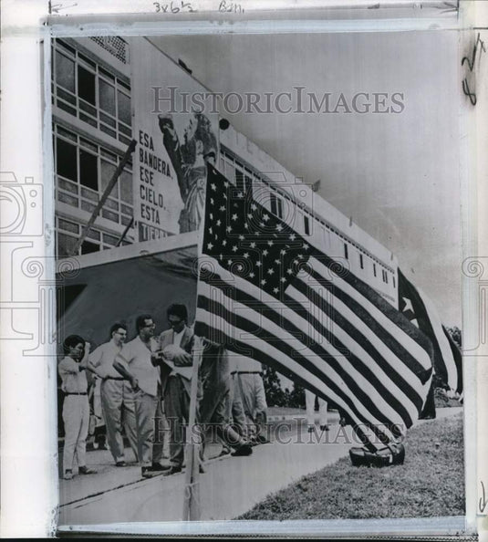 1964 Press Photo U.S. Flag at Santiago, Cuba, College Campus for Anniversary- Historic Images
