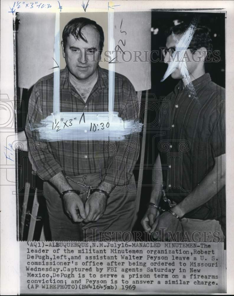 Load image into Gallery viewer, 1969 Press Photo Minutemen militants Robert De Pugh &amp; Walter Peyson charged, NM
