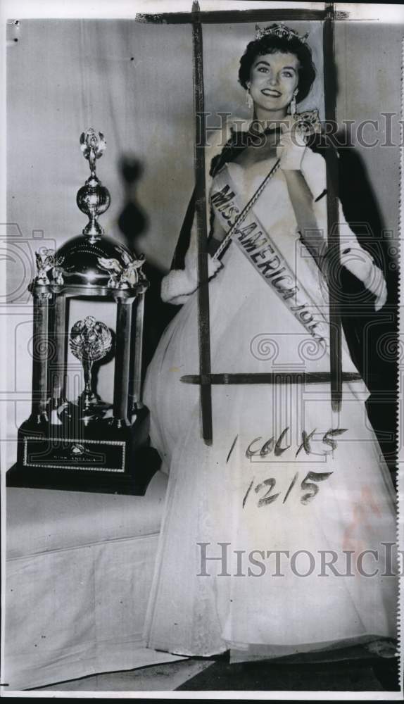 Load image into Gallery viewer, 1955 Press Photo Sharon Kay Ritchie wins Miss America 1956 pageant in New Jersey
