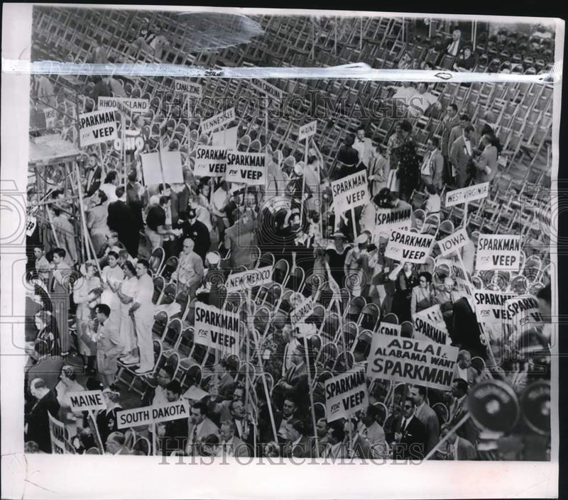 Load image into Gallery viewer, 1952 Press Photo Senator John Sparkman Parade after Nomination before Convention
