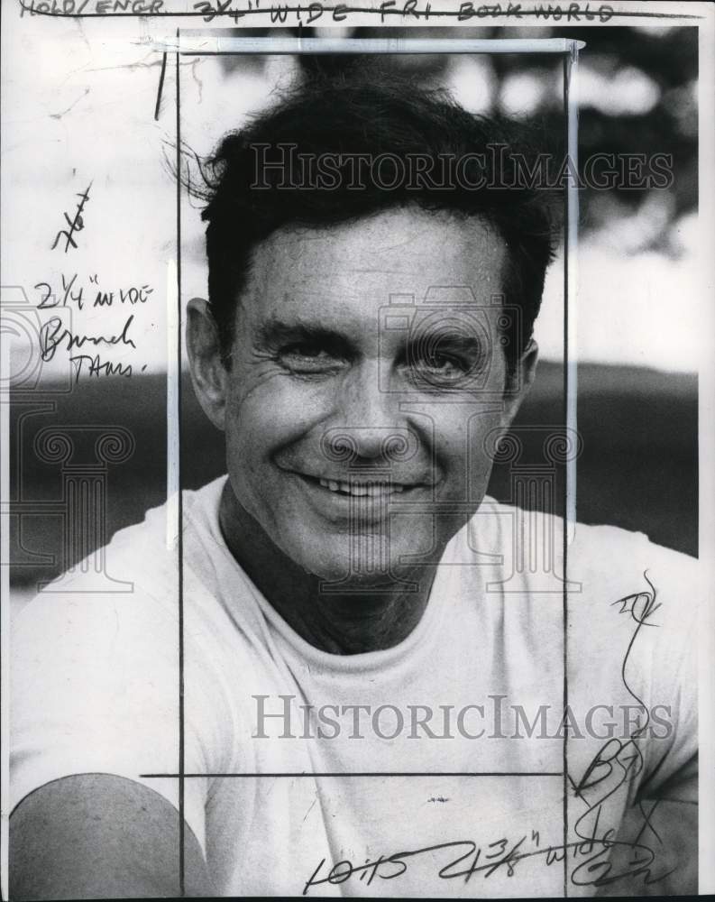 1975 Press Photo Actor Cliff Robertson stars in &quot;Return to Earth&quot; - pio27288- Historic Images
