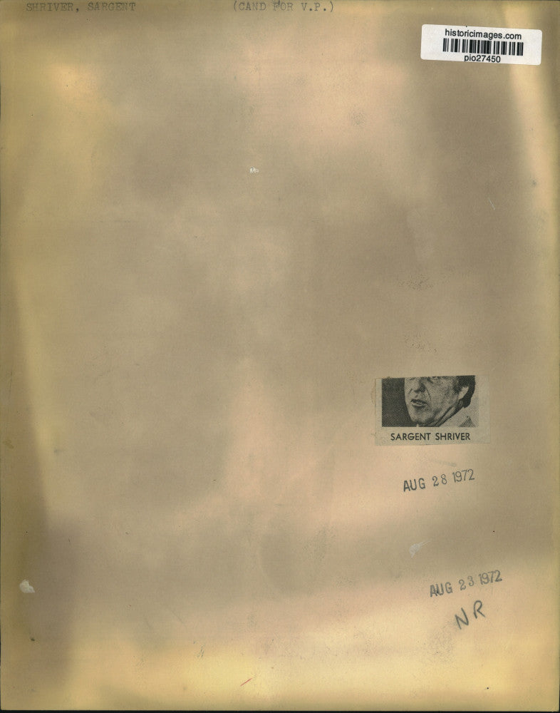 1972 Press Photo Vice Presidential candidate Sargent Shriver talks to CO press