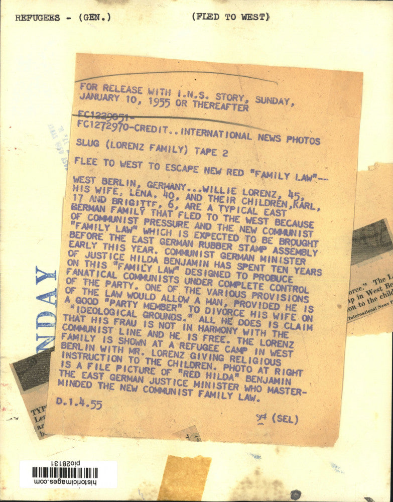 1955 Press Photo Willie Lorenz & family at a West Berlin refugee camp in Germany