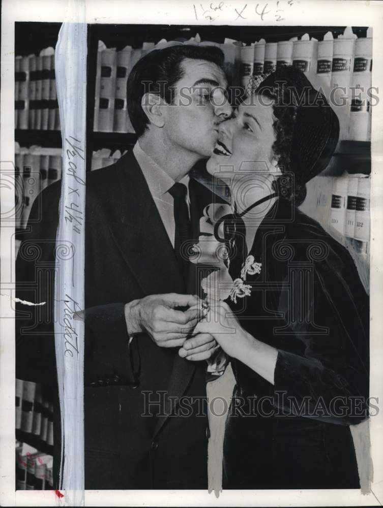 1953 Press Photo Actors Diana Barrymore &amp; Robert W. Wilcox at their wedding- Historic Images