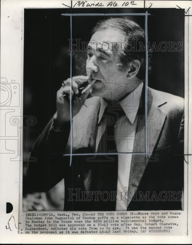 1976 Press Photo State Legislator John Bagnariol smoking a cigarette in WA- Historic Images