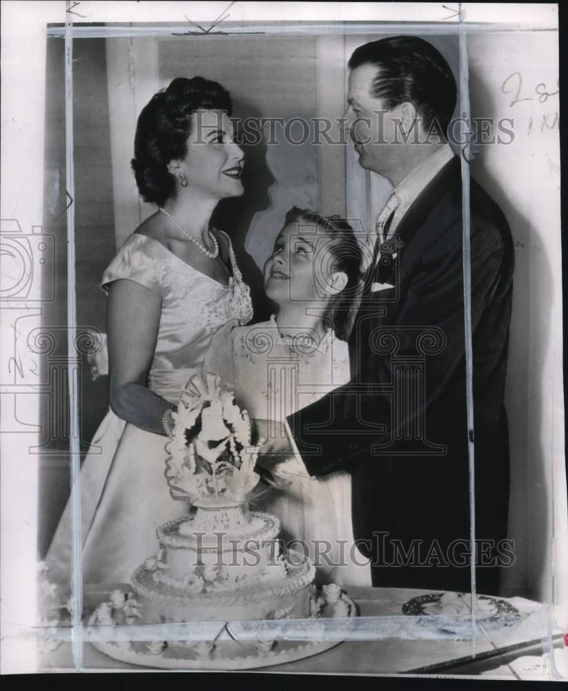1953 Press Photo Ann Rutherford, daughter Gloria May & William Dozier cut cake