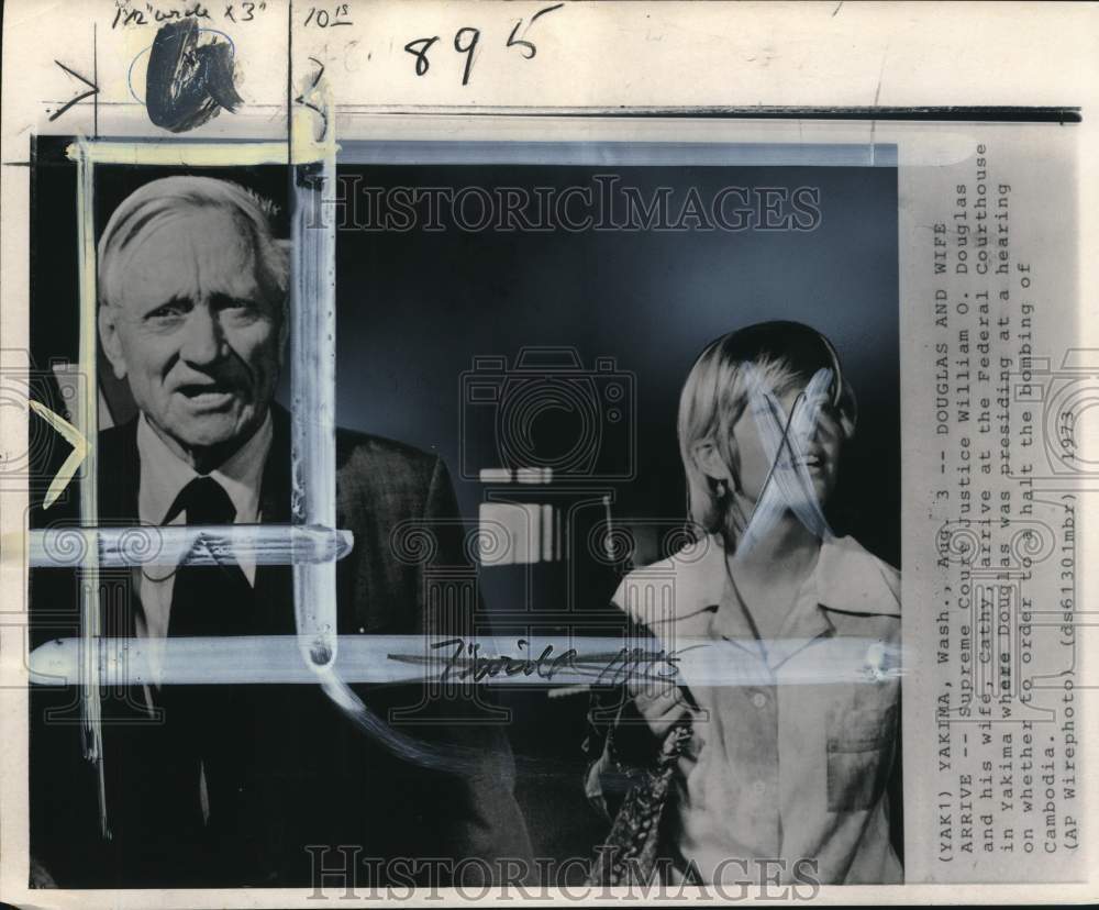 1973 Press Photo Judge William Douglas & wife Cathy at federal courthouse in WA- Historic Images