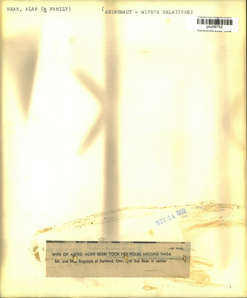 1969 Press Photo Astronaut Alean Bean's wife Sue & relatives in Space Center TX