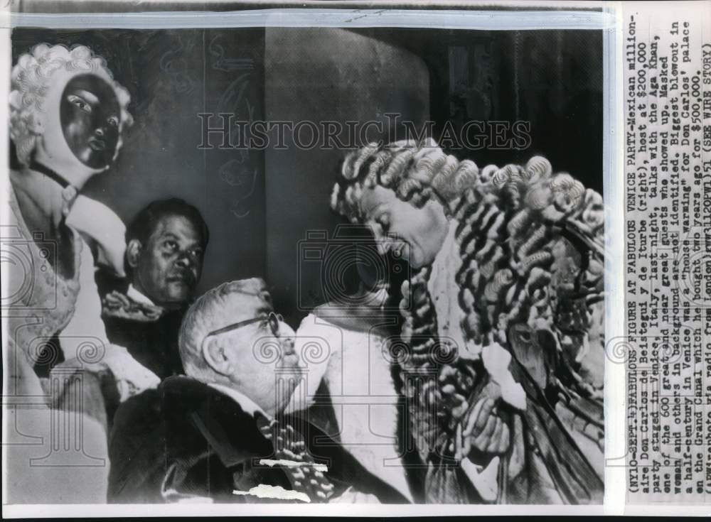 1951 Press Photo Carlos Beistegui & guests at his party in Venice, Italy