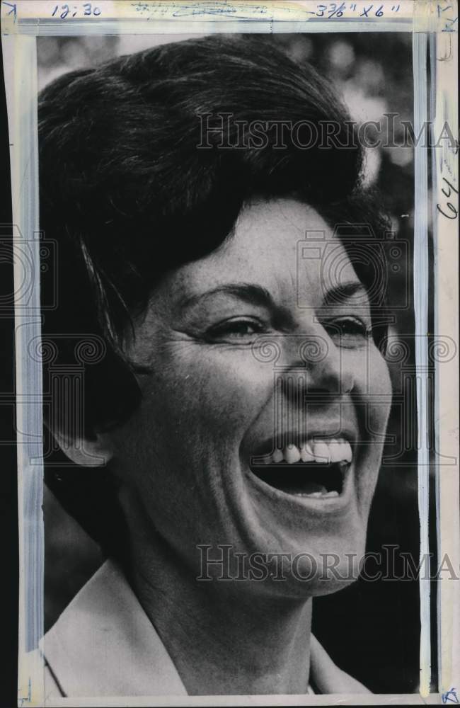 1968 Press Photo Astronaut Michael Collins' wife Pat reacts to good news