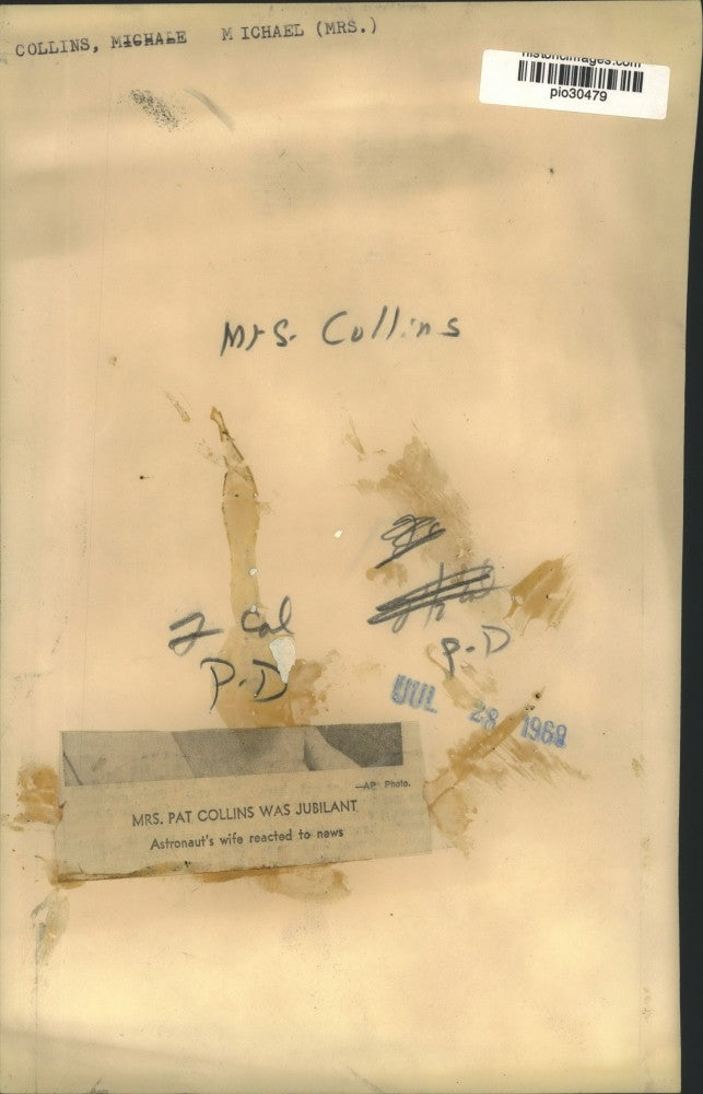 1968 Press Photo Astronaut Michael Collins' wife Pat reacts to good news