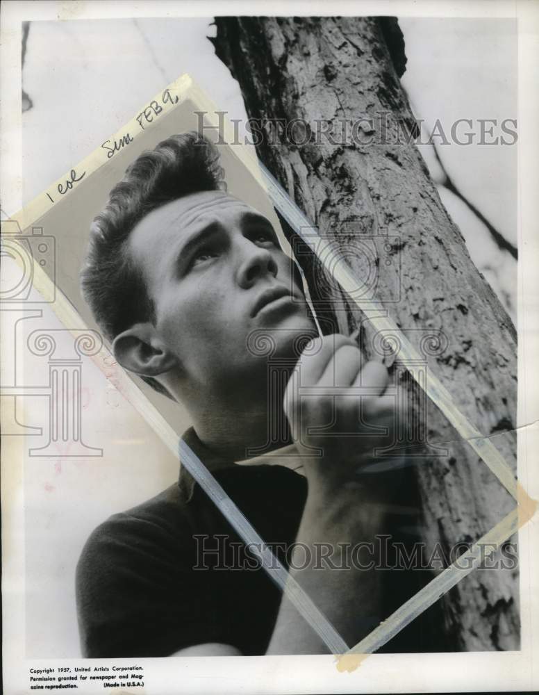 1957 Press Photo Singer Wes Bryan - pio30729- Historic Images