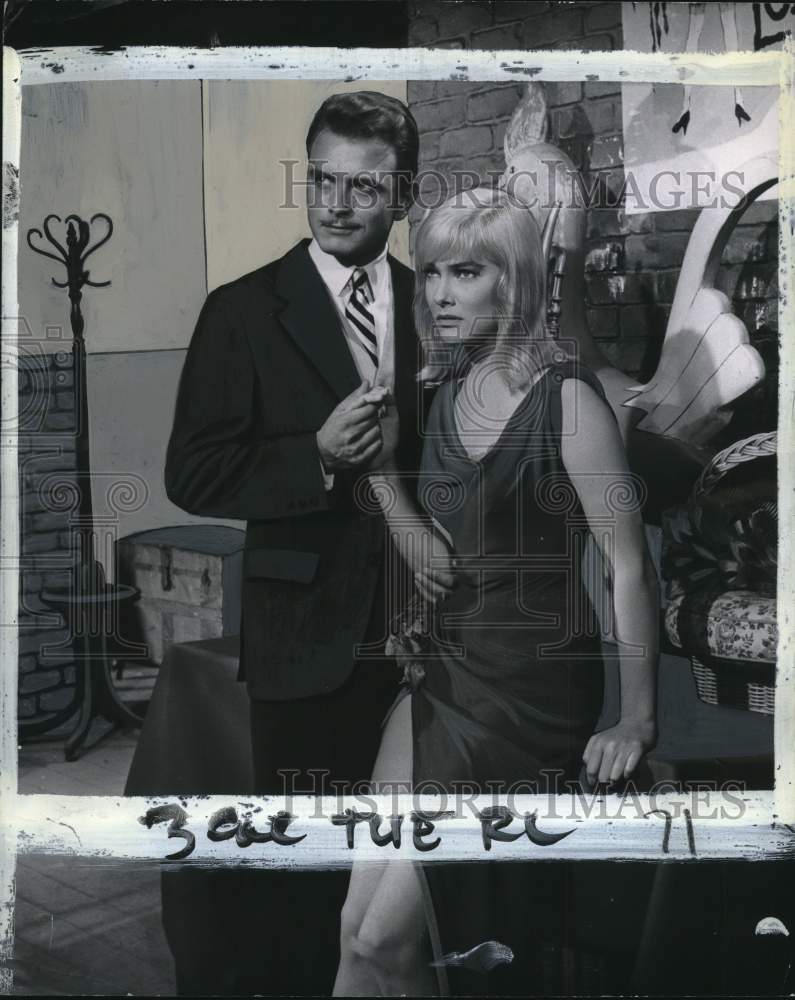 1959 Press Photo Actors Fabrizio Mioni, May Britt in "The Blue Angel"- Historic Images