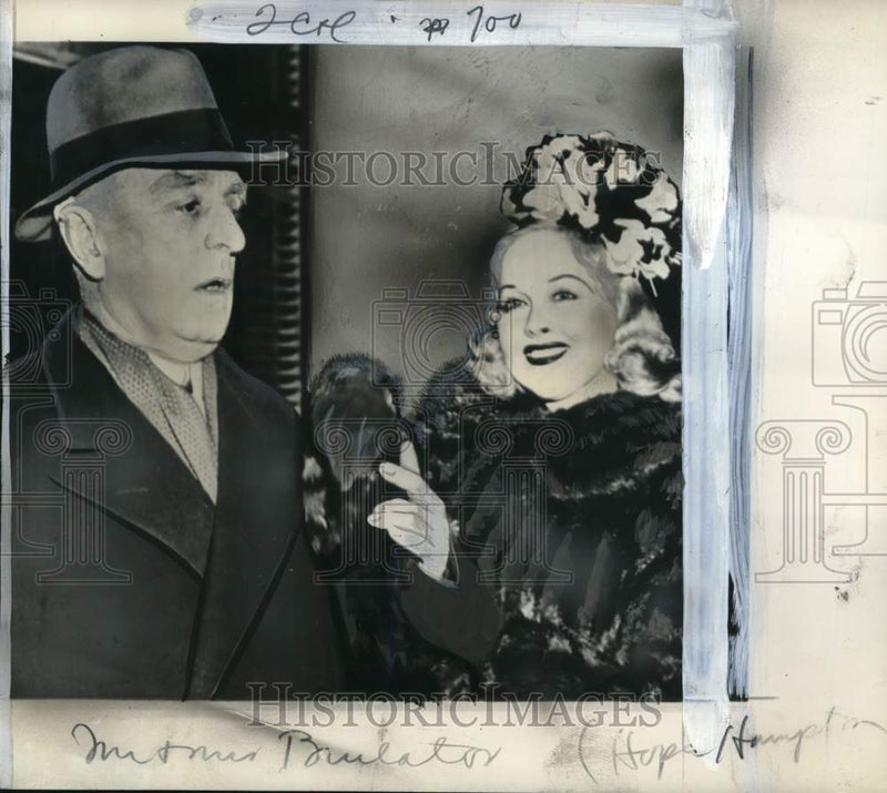 Load image into Gallery viewer, 1939 Press Photo Jules Brulatour &amp; wife Hope Hampton leave hospital in New York
