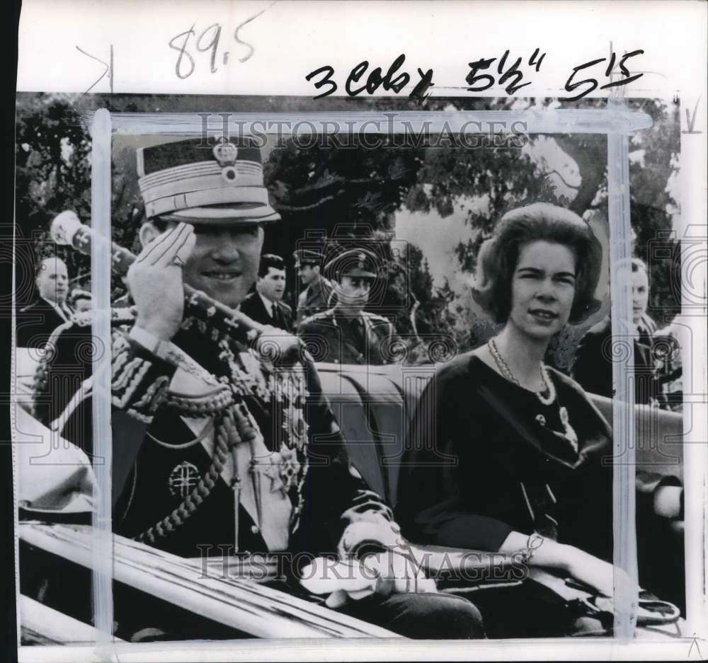 1964 Press Photo Greek King Constantine & Princess Irene greet crowds in Athens