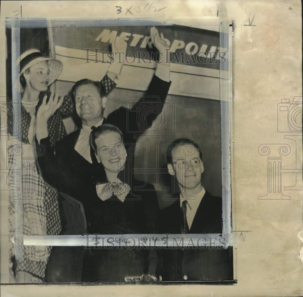 1959 Press Photo Governor Nelson A. Rockefeller &amp; family at an airport in Norway- Historic Images