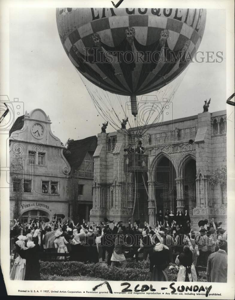 1957 Press Photo Actor David Niven & co-stars in "Around the World in 80 Days"- Historic Images