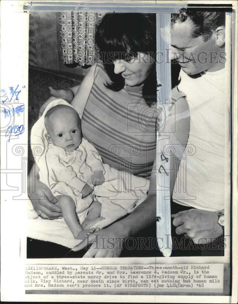 1968 Press Photo Mr. &amp; Mrs. Lawrence Madson Jr. &amp; son Richard in Spokane, WA- Historic Images