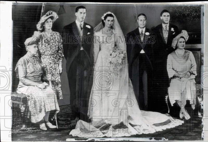 Load image into Gallery viewer, 1948 Press Photo Earl of Harewood &amp; England's Royal Family at St. James Palace
