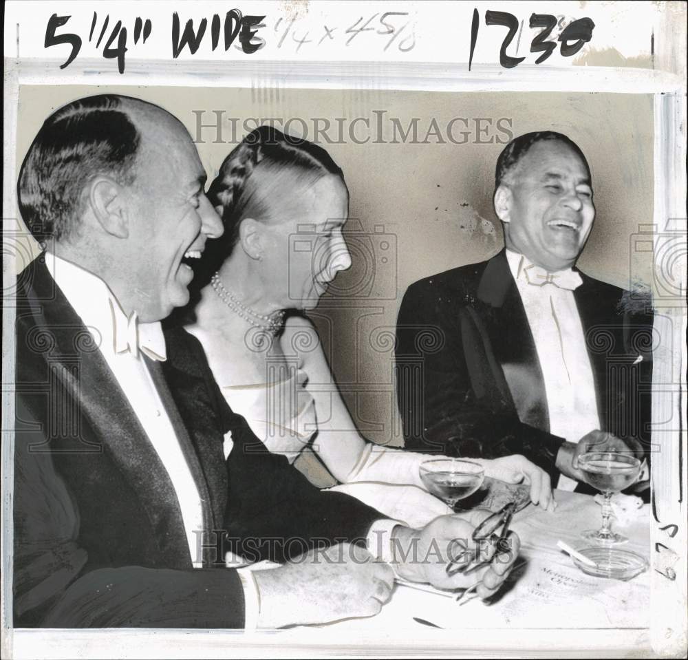 Press Photo Adlai Stevenson, Mrs. Rudolf Bing &amp; husband at Metropolitan clubroom