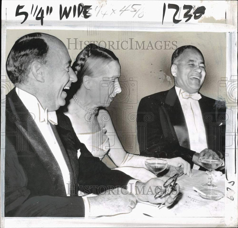 Load image into Gallery viewer, Press Photo Adlai Stevenson, Mrs. Rudolf Bing &amp; husband at Metropolitan clubroom
