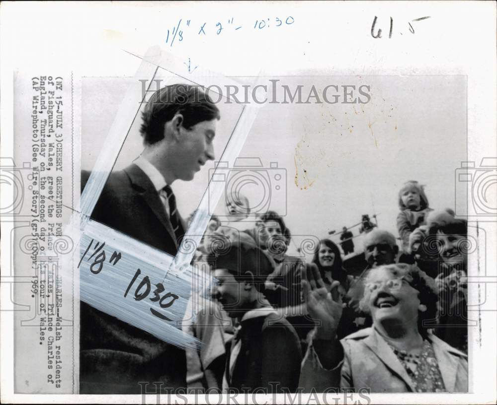 1969 Press Photo Crowd greets Prince Charles of England during visit in Wales