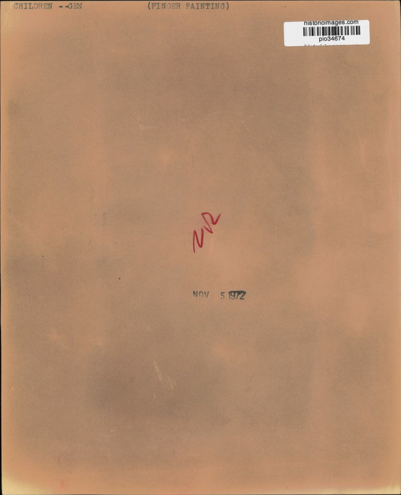 1972 Press Photo Karrin Laws & Bobbie Aslin finger-painting with chocolate in OR