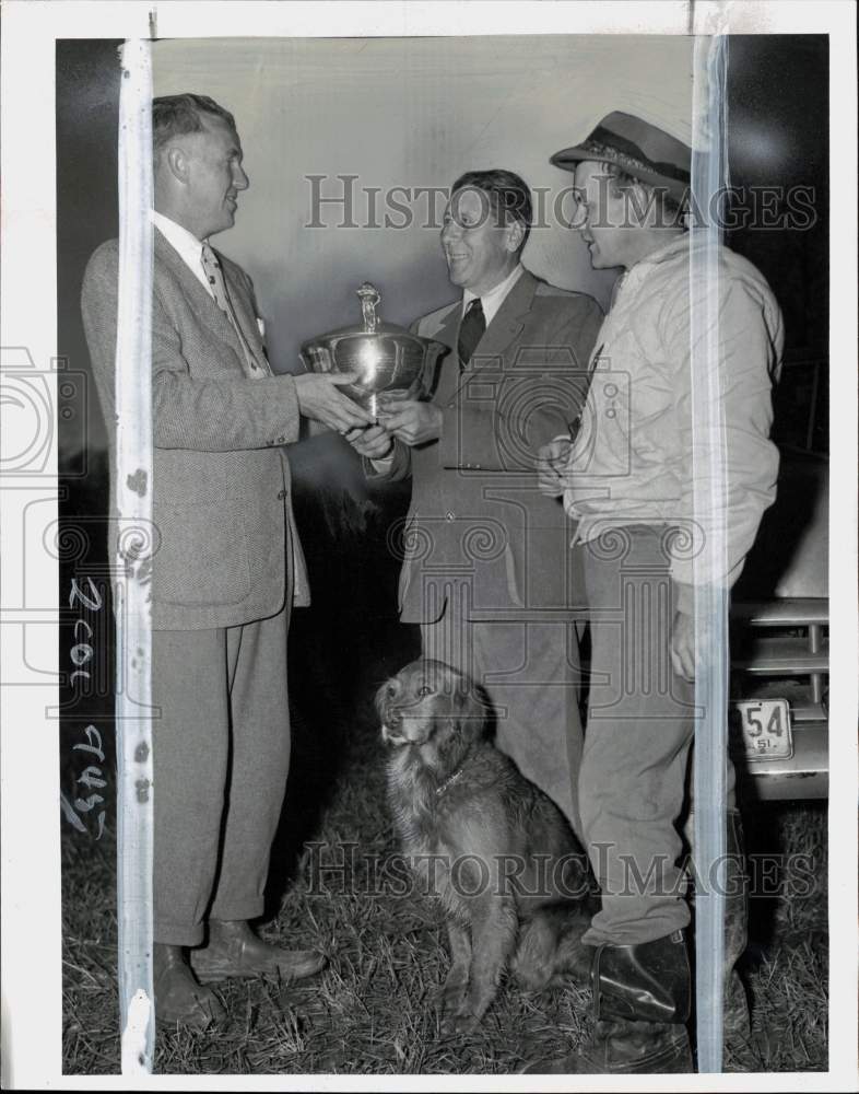 1951 Press Photo Golden retriever "Ready Always" wins Carnation Farms dog show