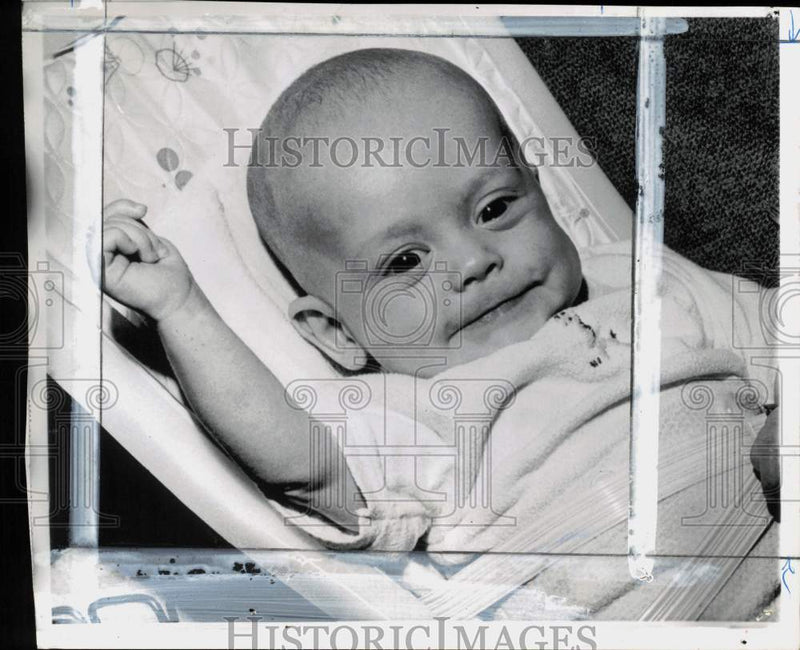 Load image into Gallery viewer, 1968 Press Photo Infant Richard Lee Madson in Spokane, Washington - pio35107
