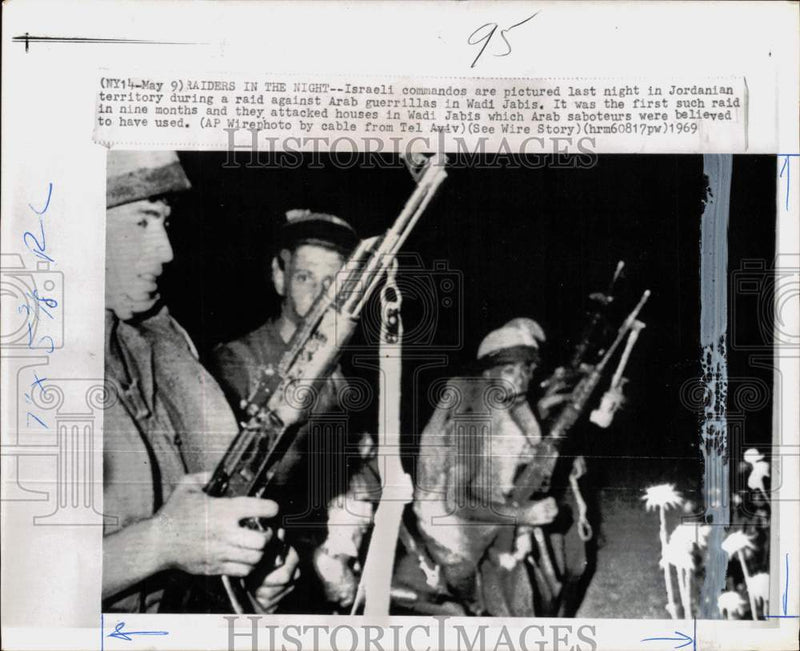 Load image into Gallery viewer, 1969 Press Photo Israeli commandos during raid against guerrillas in Wadi Jabis
