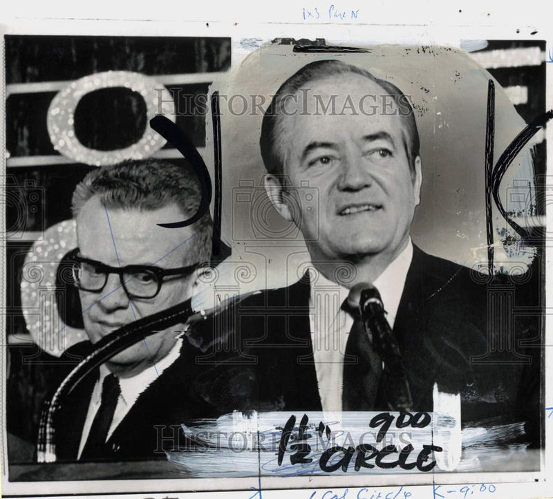 Load image into Gallery viewer, 1968 Press Photo Democrats Hubert Humphrey &amp; Larry O'Brien at campaign event, MN
