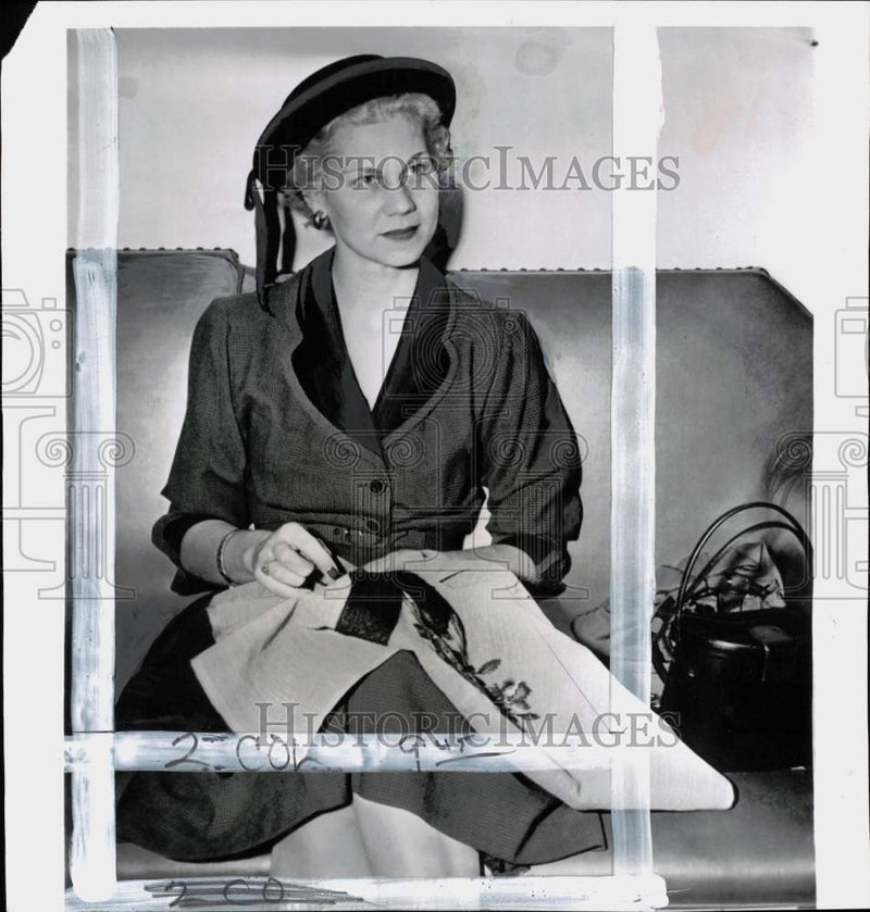Load image into Gallery viewer, 1954 Press Photo Betty Sheppard at Dr. Sam Sheppard murder trial in Cleveland
