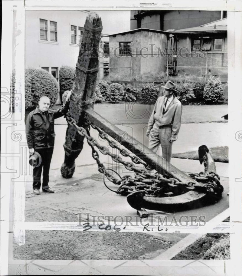 Load image into Gallery viewer, 1960 Press Photo Men &amp; wrought iron anchor by Hudson's Bay trading post, Canada
