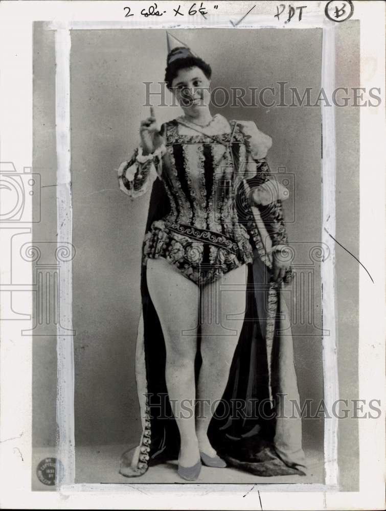 1957 Press Photo Woman wearing a corselet outfit - pio39007