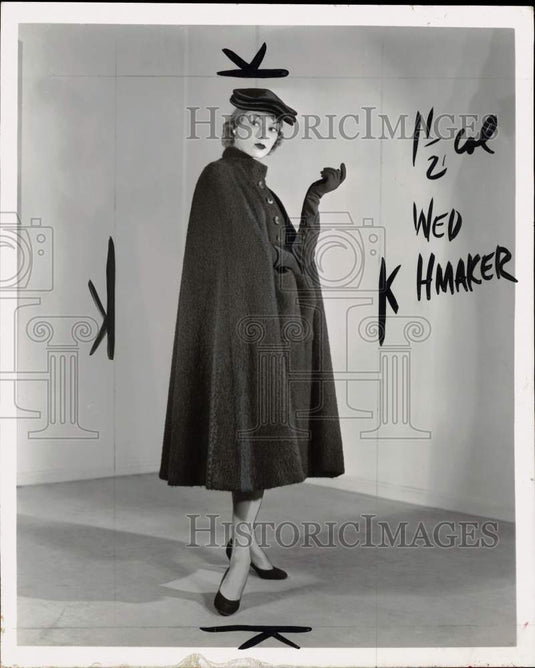 1951 Press Photo Woman models a coat & gloves - pio39072