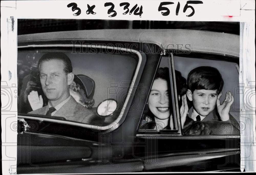1956 Press Photo British royal family leaves the Buckingham Palace in London