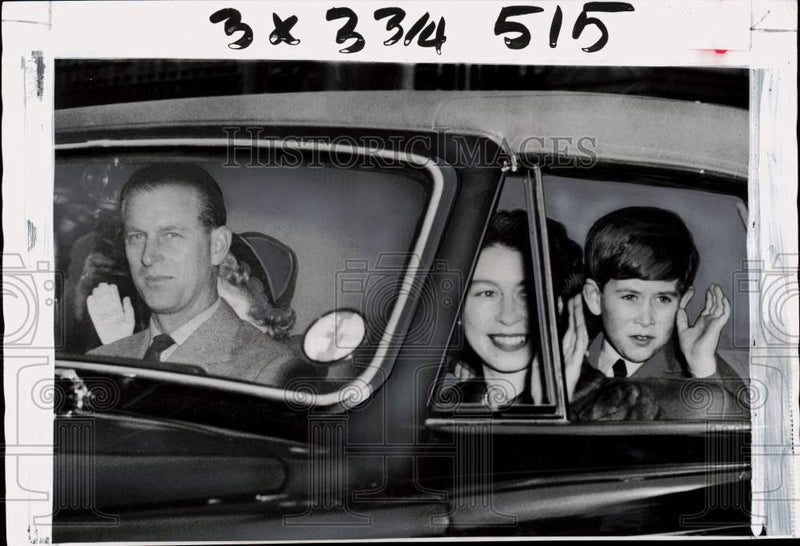Load image into Gallery viewer, 1956 Press Photo British royal family leaves the Buckingham Palace in London
