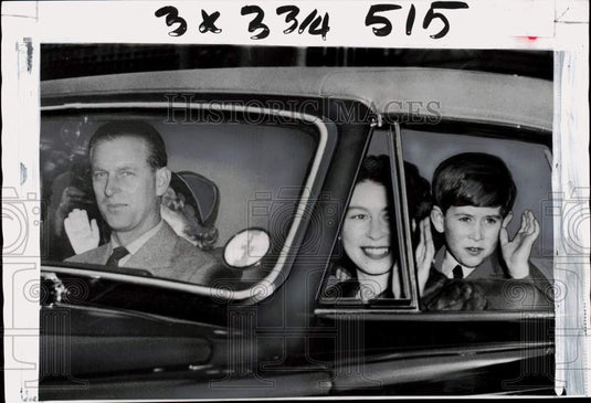 1956 Press Photo British royal family leaves the Buckingham Palace in London