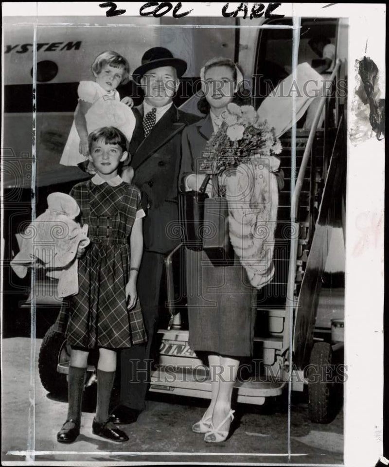 Load image into Gallery viewer, 1953 Press Photo AP Correspondent Eddy Gilmore &amp; family at airport in Sweden
