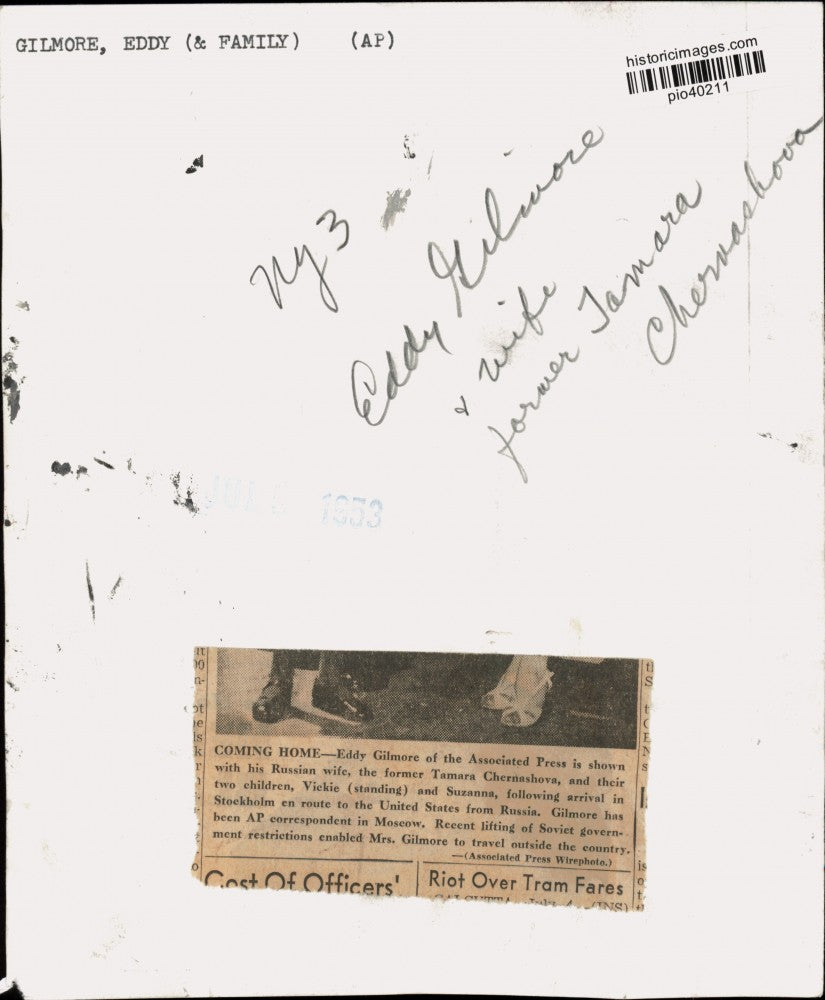 1953 Press Photo AP Correspondent Eddy Gilmore & family at airport in Sweden