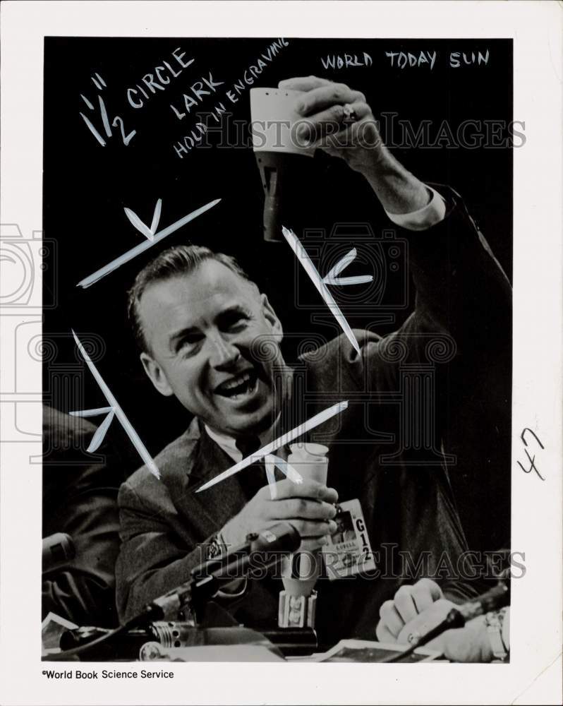 1968 Press Photo Astronaut James Lovell at a news conference - pio40898