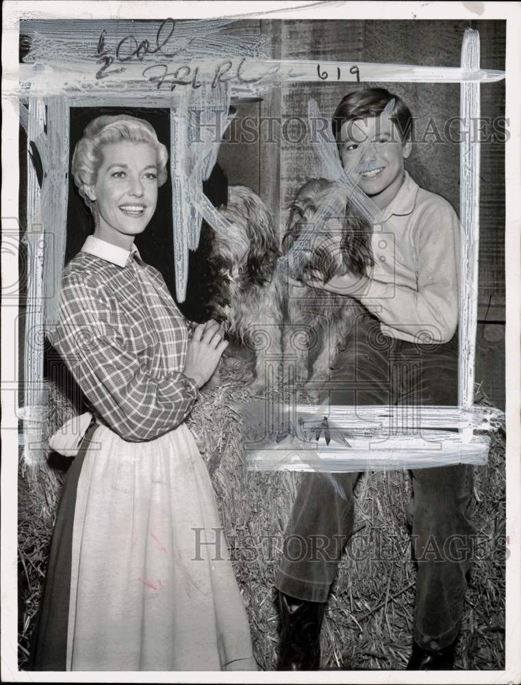 1956 Press Photo Actors Anita Louis &amp; Johnny Washbrook in &quot;My Friend Flicka&quot;- Historic Images