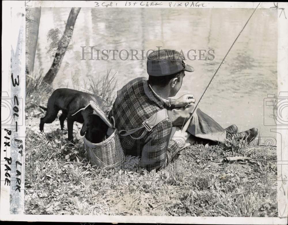 1949 Press Photo Nelson Young fishing for trout with dog "Blackie" in MA