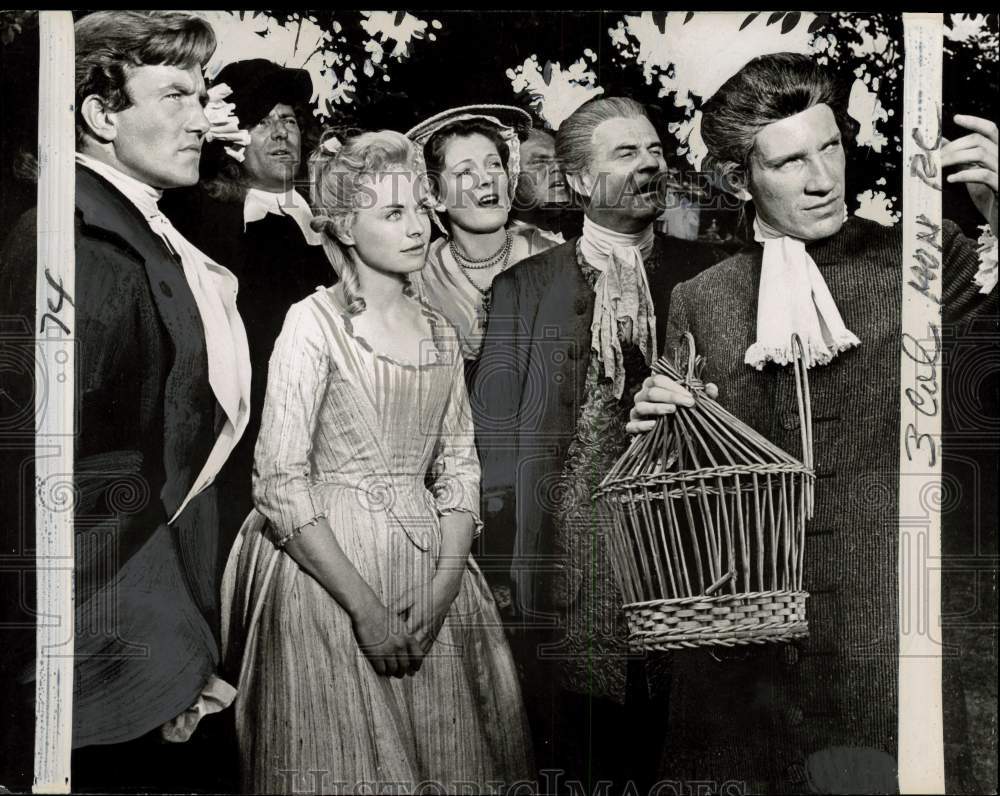1964 Press Photo Actors starring in &quot;Tom Jones&quot; - pio41855- Historic Images