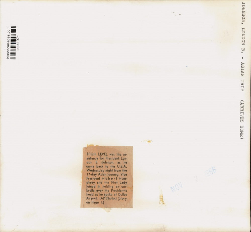 1966 Press Photo President Lyndon Johnson speaks at Dulles airport in Virginia