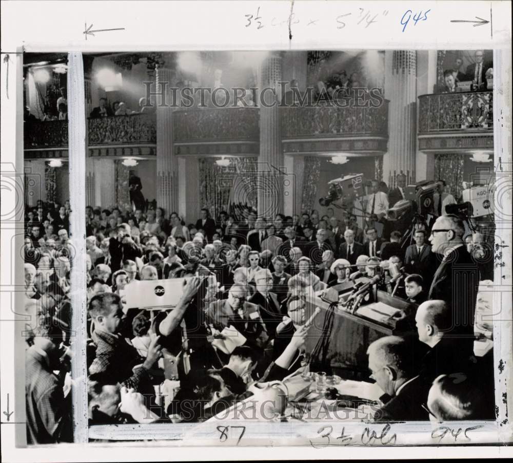 1964 Press Photo Senator Barry Goldwater at a Republican Party conference in CA