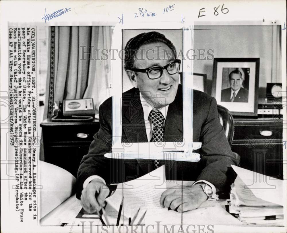 1973 Press Photo State Secretary Henry Kissinger in his office in Washington DC